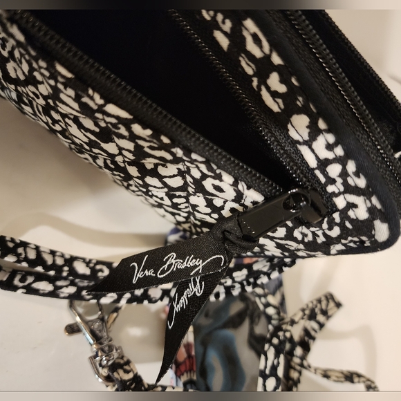 Vera Bradley Wristlet And NWT Zip ID Lanyard - Picture 7 of 8